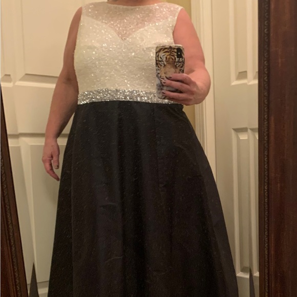 Stunning black tie gown dress size 18W, sexy partial sheer top sweetheart neck - Picture 2 of 8